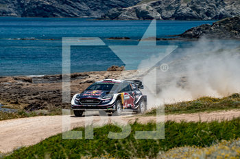 2018-06-10 - Sebastien Ogier e il navigatore Julien Ingrassia su Ford Fiesta WRC all´arrivo della Powerstage - RALLY ITALIA SARDEGNA WRC - RALLY - MOTORS